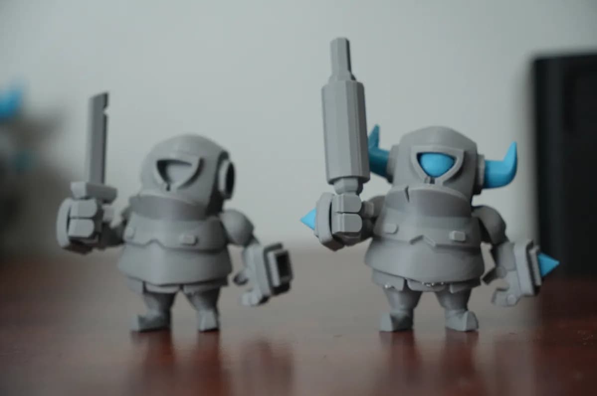 Mini P.E.K.K.A. Múltiplas Armas - Clash Royale