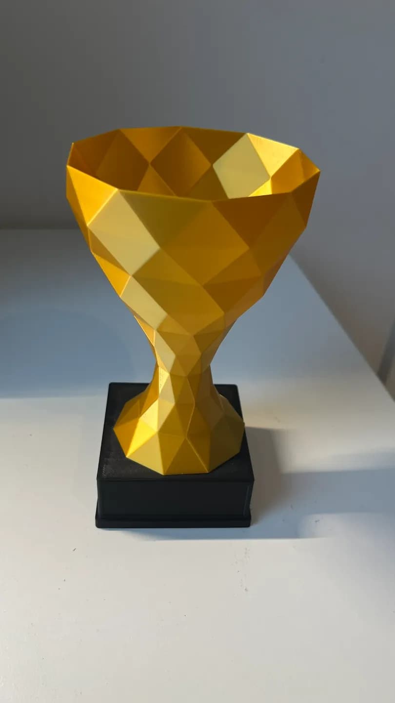 Troféu de 16 cm - Placa Personalizável - Low Poly