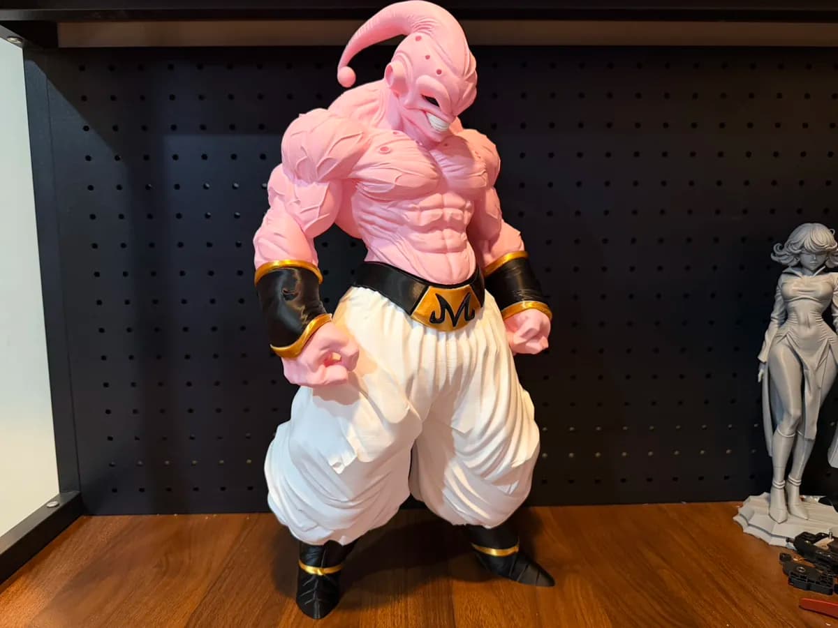 Estátua Majin Buu